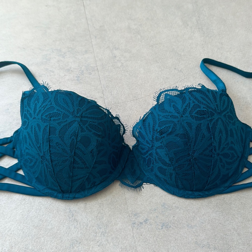 Victoria’s Secret (PINK) 32D Push-Up Bra